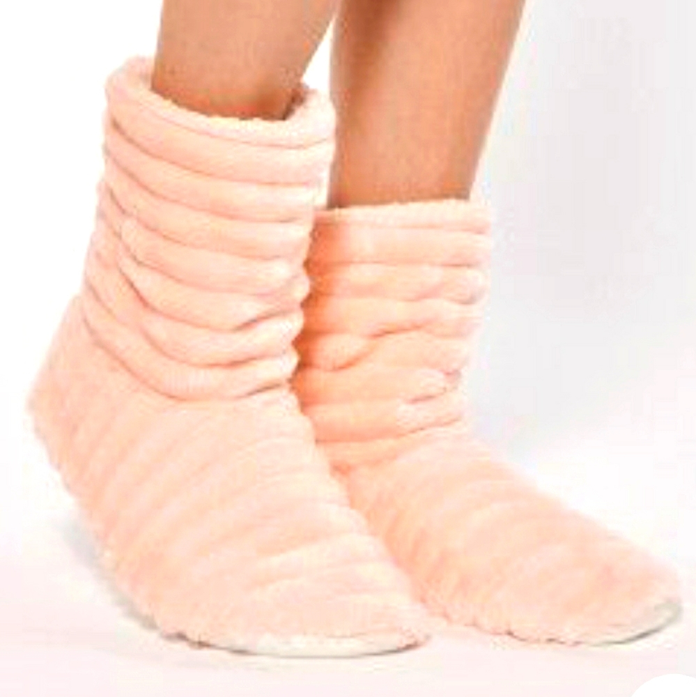 🆕️ La Vie en Rose Fluffy Slipper Booties
